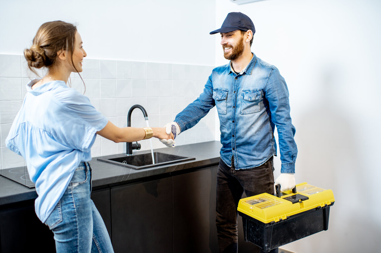 rsz handy man with woman on the kitchen 2023 11 27 05 00 37 utc 1