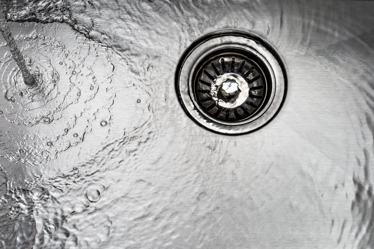 rsz water drains down a stainless steel sink 2023 11 27 05 31 53 utc