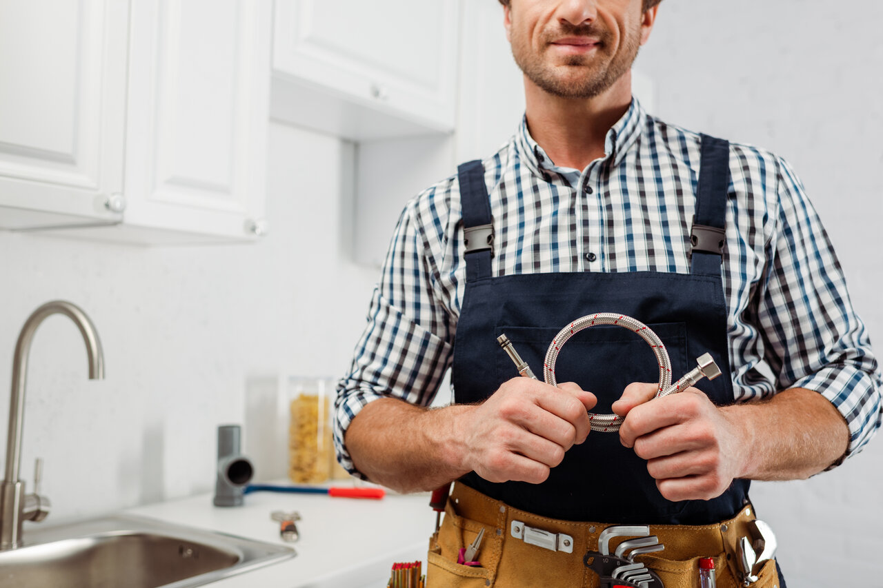 rsz cropped view of plumber in workwear and tool belt 2023 11 27 05 10 28 utc 1